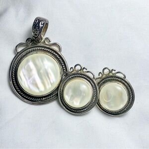 Vintage Round Mother of Pearl Pendant & Clip-On Earrings Jewelry Set Silver Tone